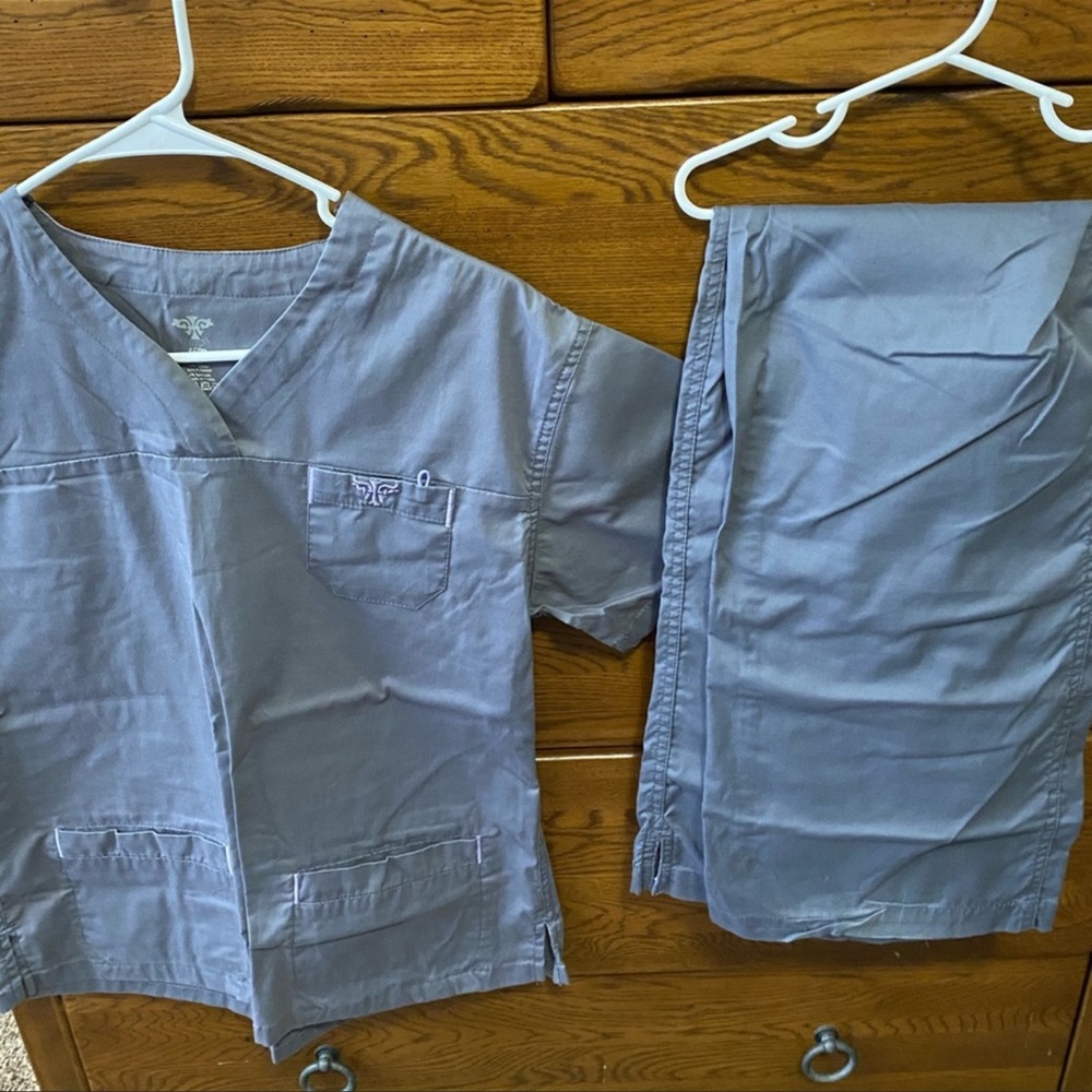Women’s scrubs